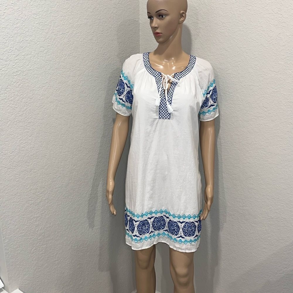 Vineyard Vines embroidered dress, in excellent condition.